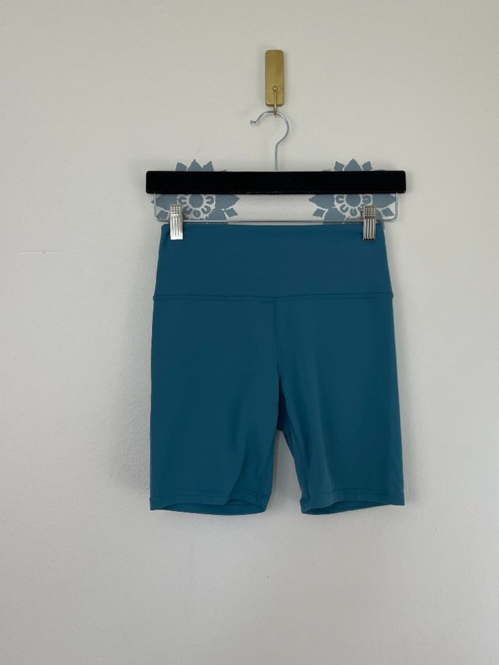 Athleta Transcend 7" Biker Shorts in Teal Blue Size Medium